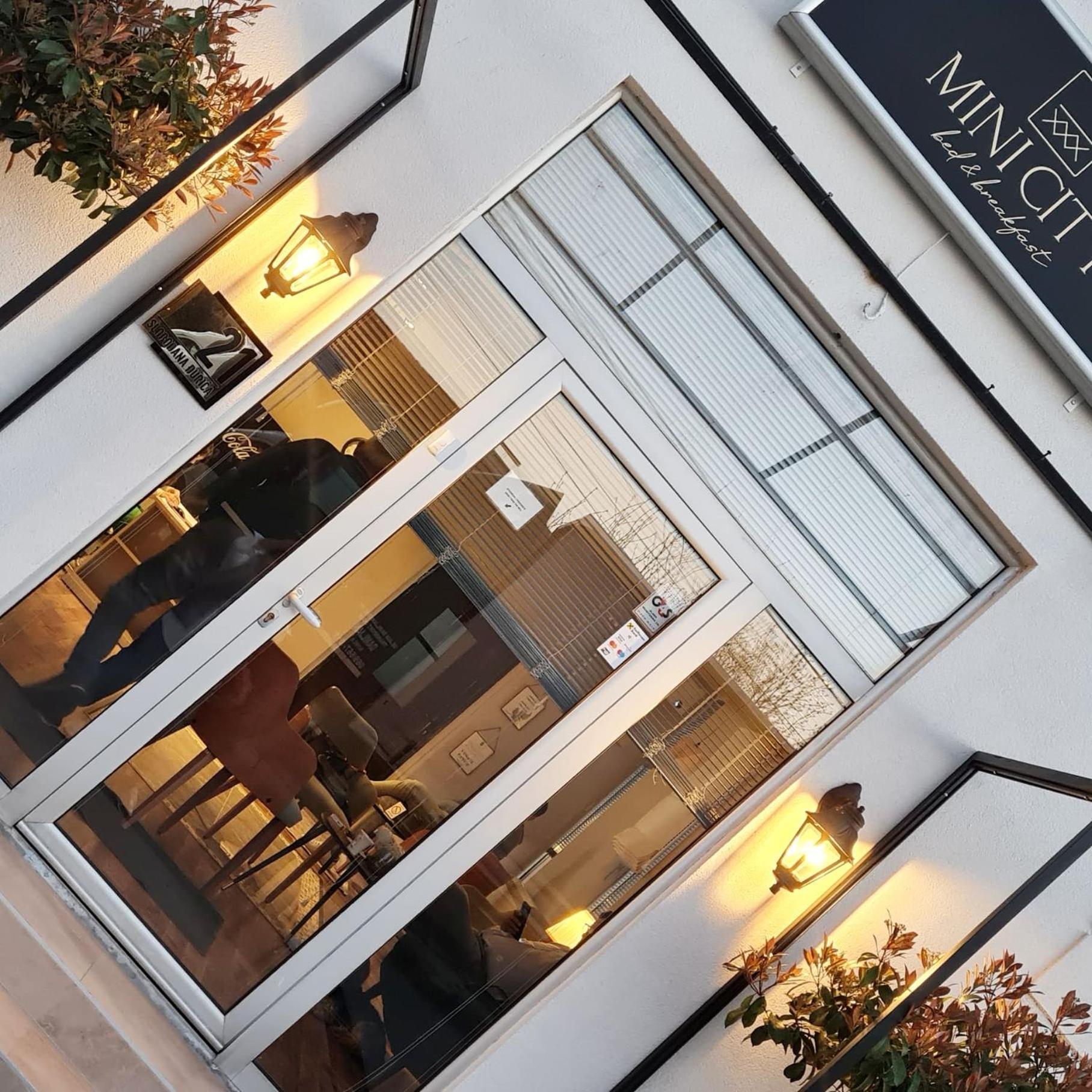 Minicity Inn Beograd Eksteriør billede